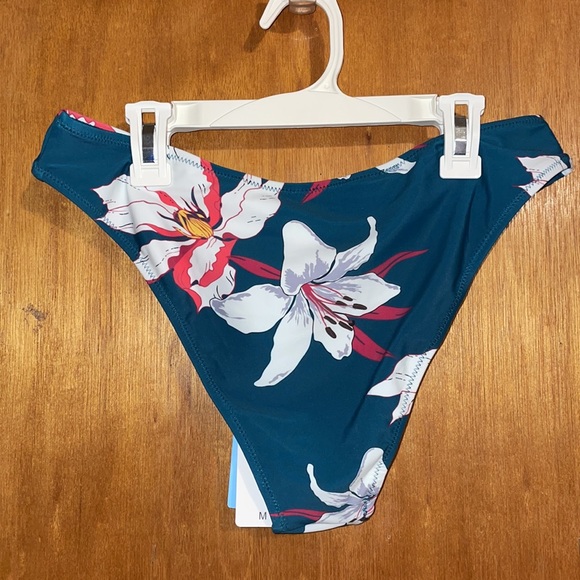 •CUPSHE•NWT DEEP BLUE, RED & WHITE  FLORAL BIKINI BOTTOMS SIZE MEDIUM - Picture 5 of 8